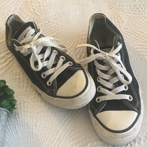 Black Converse (Size 7)